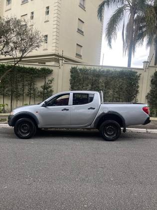 MITSUBISHI L200 TRITON 3.2 GL 4X4 CD 16V TURBO INTERCOLER DIESEL 4P MANUAL MITSUBISHI L200 TRITON 3.2 GL 4X4 CD 16V TURBO INTERCOLER DIESEL 4P MANUAL
